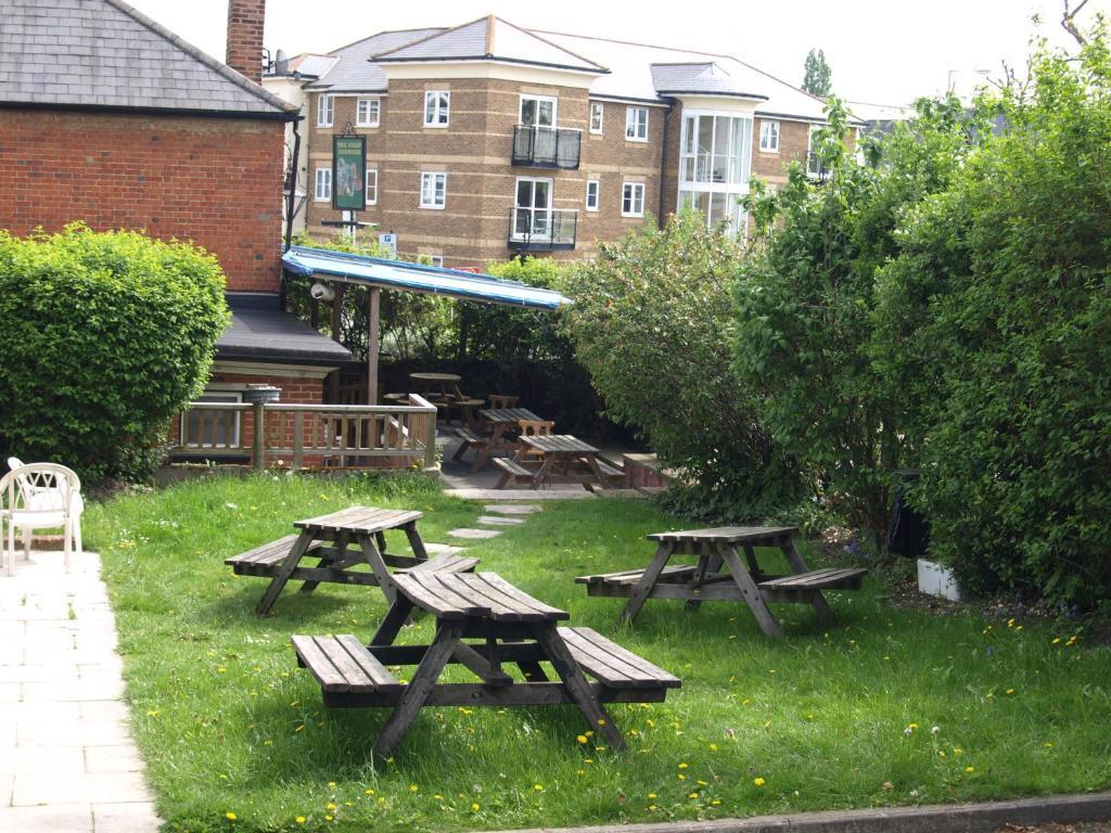 Jolly Brewers Free House Inn Бишъпс Стортфорд Екстериор снимка