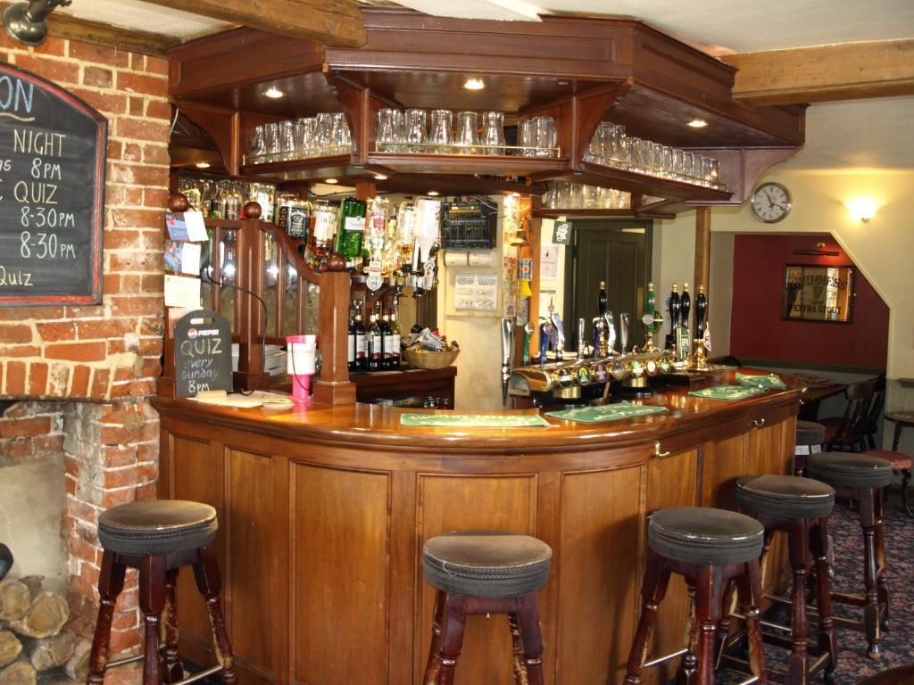 Jolly Brewers Free House Inn Бишъпс Стортфорд Екстериор снимка
