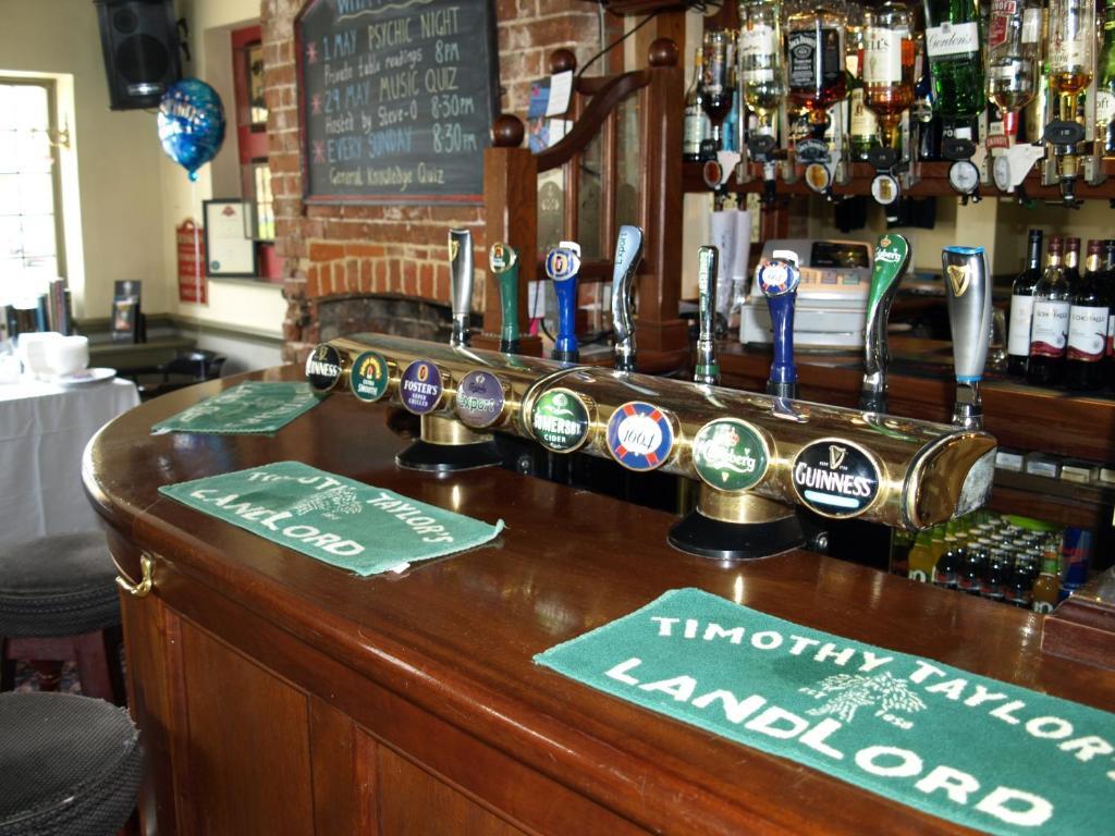 Jolly Brewers Free House Inn Бишъпс Стортфорд Екстериор снимка